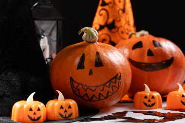 Komik Cadılar Bayramı Balkabağı Tatil Kartı