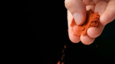 El yapımı baharat, kırmızı biber, ağır çekim.