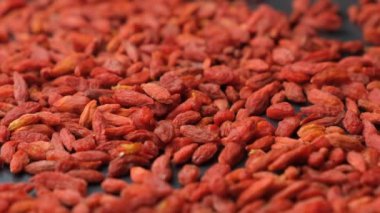 Kurutulmuş goji üzümlerinin makro rotasyonu.