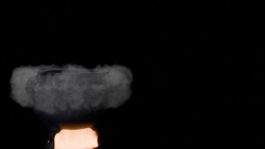 Cadılar Bayramı şekerleri siyah arkaplanda dumana karışıyor, metin için boşluk