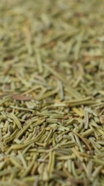 Makro Doku Baharat Mevsimleri Kurumuş Biberiye, Dikey Dönme