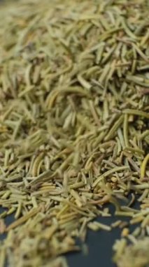 Makro Baharat Mevsimleri Kurutulmuş Biberiye, Dikey Dönüşüm ve Dökülme.