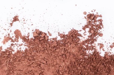 Beyaz arka planda dağınık kahverengi göz farı. Göz farı dokusu.