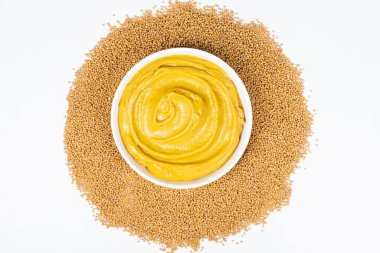 Hardal sosu ve kuru hardal tohumu.