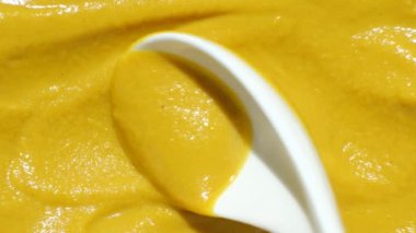 Hardal Dokusunun Pişirme Arkaplanı, Sos, Metin Yeri, Yavaş Hareket