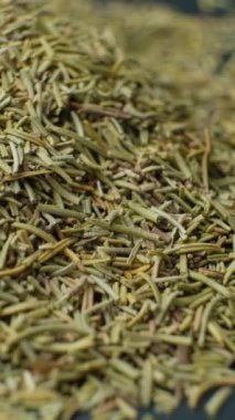 Makro Doku Baharat Mevsimleri Kurumuş Biberiye, Dikey Dönme