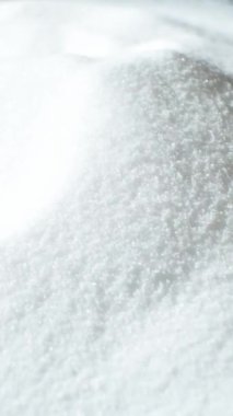 Beyaz İnce Yerli Kaya Tuzu Dikey Yavaş Hareketli Makro.