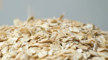 Pişmemiş çiğ yulaf ezmesi Makro ağır çekim dök