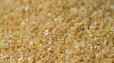 Pişmemiş Buğdayların Yavaş Dönüşü.