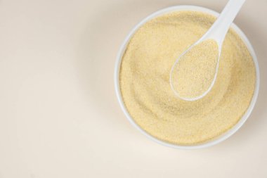 Metin için pişirilmemiş durum buğday irmiliği üst görünüm yeri.