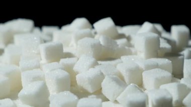 Doldurulmuş Beyaz Pancar Şekeri Küplerinin Makro Dönüşü