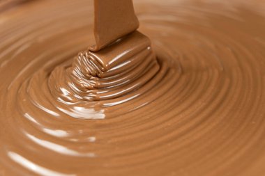 Erimiş süt çikolata dökümü, çikolata dokusu