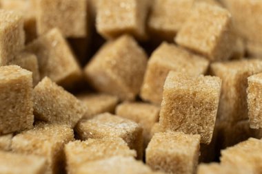 Rafine edilmemiş kahverengi baston makro küp demerara şekeri