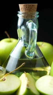 Elma sirkesinin içinde elma sirkesi..
