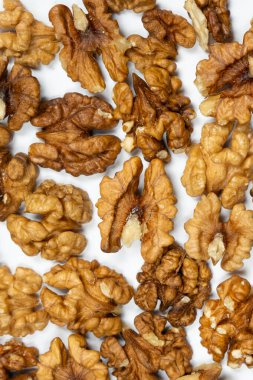 Ceviz çekirdekleri, beyaz arkaplan üstü görünümü
