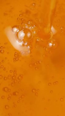 Doğal İşlenmemiş Bitkisel Yağ Dökümü, Yağ Kabarcıkları, Makro Dikey Yavaş Hareket