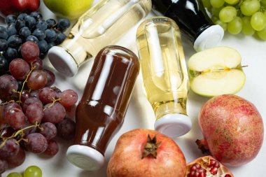 Farklı türde sirke balzamik, elma, şarap ve nar..