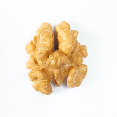 Kabuk soyulmuş ceviz, çekirdek, beyaz izole arkaplan, üst görünüm