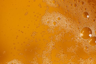 Yüzey sebze yağı manzaralı baloncuklu soyut turuncu sıvı arkaplan