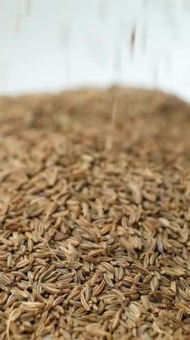 Kurutulmuş Kimyon Geleneksel ve Doğal Baharat Dökümü, Dikey Yavaş Hareket.