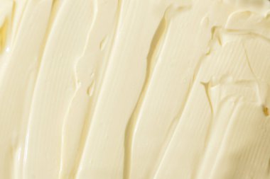 Lekeli mayonez sosunun soyut pişirme arka planı, üst görünüm, aşçılıktaki yaratıcılık.