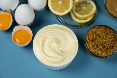 Klasik Beyaz Mayonez Popüler Katman Üst Görünümü.