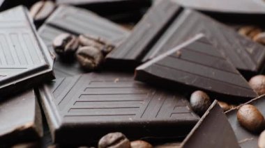 Koyu Çikolata, Aroma kahvesi ile karıştırılmış..