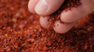 El yapımı kuru toprak kırmızı biber, doğal baharat, yavaş çekim..