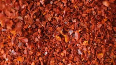 Baharatlı kırmızı biber. Yakın çekim, yavaş çekim..