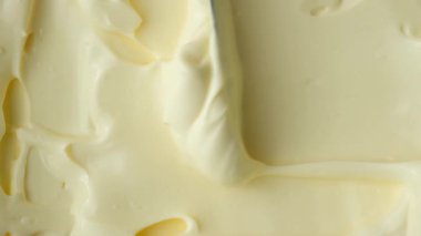 Lekelenmiş mayonez sosunun pişirme arka planı, üst görünüm, yemek pişirmede yaratıcılık, metin için yer.