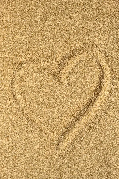 Aroaranth tohumları üzerinde kalp. Sağlıklı ve değişik diyet kavramları