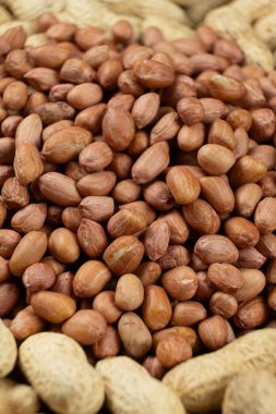 Kabuklu ve Kabuksuz Fıstıklar Yakın plan.