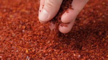 El yapımı kuru toprak kırmızı biber, doğal baharat, yavaş çekim..