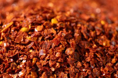 Kurutulmuş ve öğütülmüş kırmızı biber, yoğun baharat..