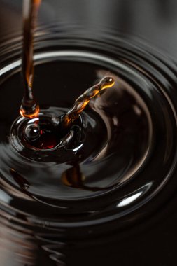 Parlak Koyu Soya Sosu Macro Shot.