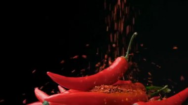 Zemin Kuru Ezilmiş Biber Baharatı Taze Biberler Üzerine Serpilmiş Yavaş Hareket