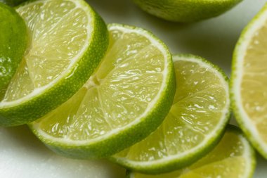 Dilimlenmiş Taze Kireç Meyvesini Kapat