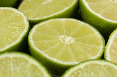 Macro View 'da Sulu Yeşil Kireç Yarıları.