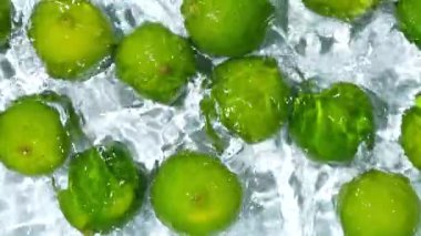 Citrus Titreşimleri Tüm Limonları Temiz Sıvı Yavaş Hareketle Tazeler.