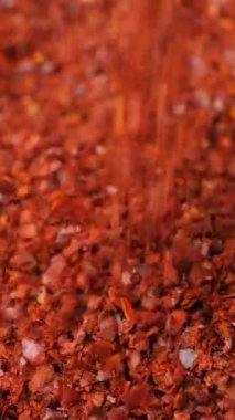 Acı biberin Yavaş Hareketi Doğal Biber Baharatı Yakın Çekim Makro.