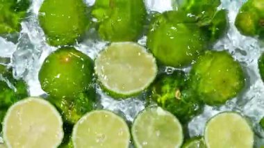 Su Yavaş Hareketli Limonlu Parlak Citrus Arkaplanı.