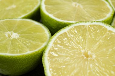 Macro View 'da Sulu Yeşil Kireç Yarıları.