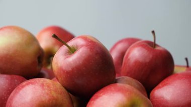 Taze Organik Kırmızı Elmalar Yakın Çekim DöndürName.