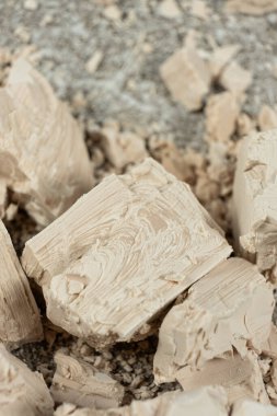 Pişirmek için Taze Sıkıştırılmış Maya Tuğlası.