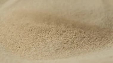 Yavaş Pişirme Hareketi İçin Anında Kuru Maya Dökümü.