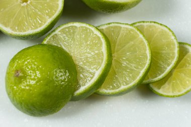 Dilimlenmiş Taze Kireç Meyvesini Kapat