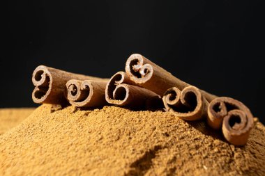 Tarçınlı Tarçın Çubuğu. Doğal Pişirme Baharatı.