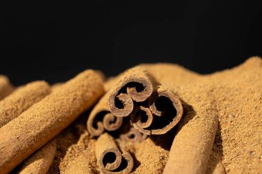 Tarçınlı Tarçın Çubuğu. Doğal Pişirme Baharatı.