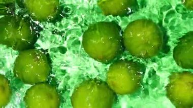 Titreşimli Limonlar Su Yüzeyi Sahnesi Yavaş Harekete Alındı
