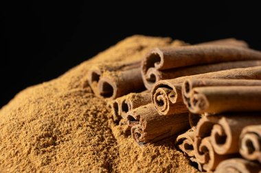 Tarçınlı Tarçın Çubuğu. Doğal Pişirme Baharatı.